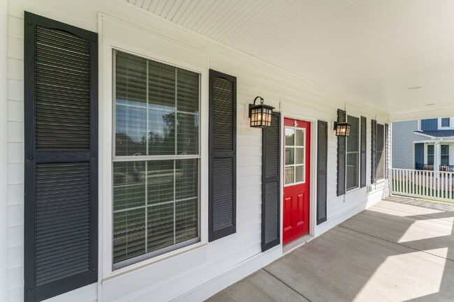 Photo - Spacious 5 Bedroom Home in Rountrey (Newmarket Section) – 3,555 Sq Ft – $4,350/mo