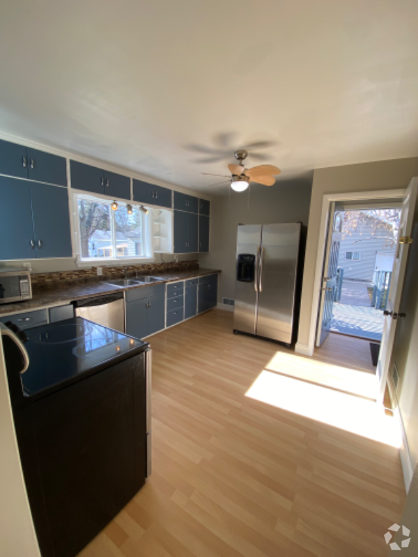 Building Photo - 813 1st Ave NE Rental