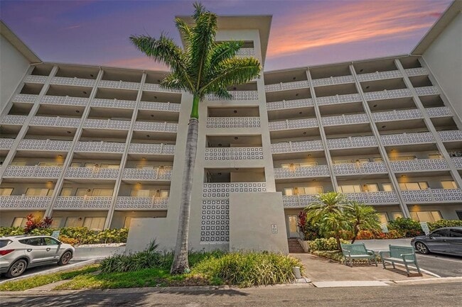 Building Photo - 1235 S Highland Ave Unit 5-703