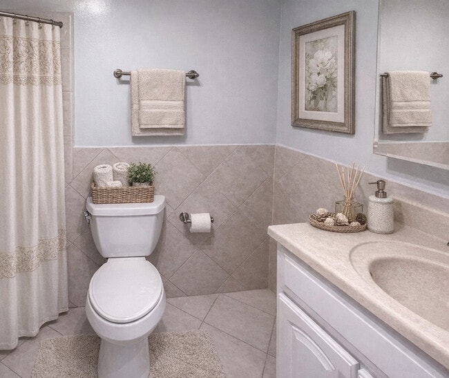 Photo - 3150 N Palm Aire Dr Unit Big 2-2 Apartment