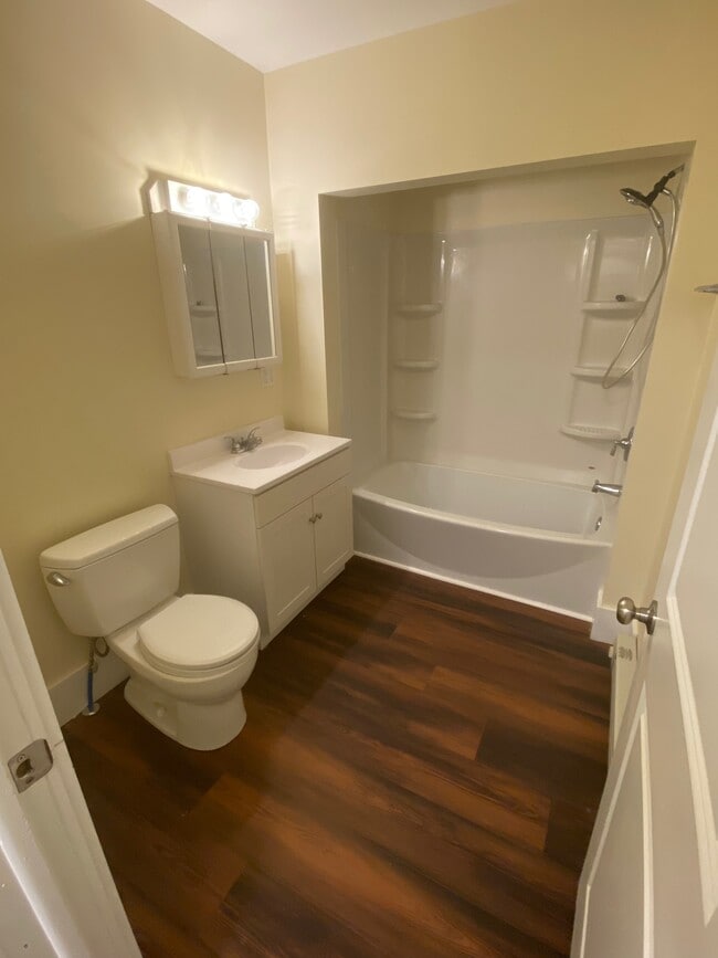 Photo - 809 Walton St
