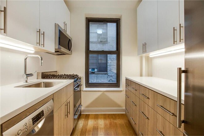 425 Central Prk W Unit 4-F