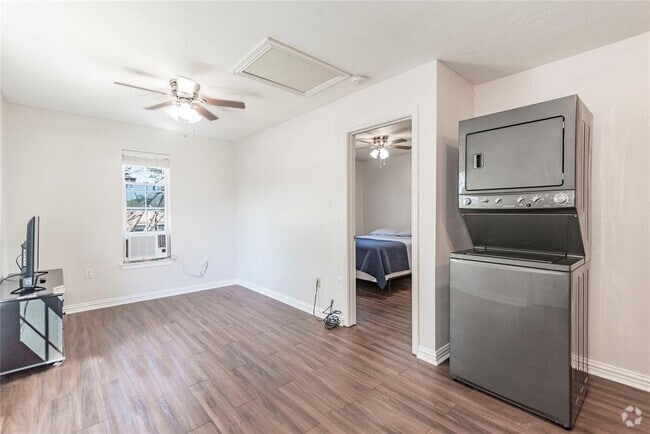 Building Photo - 3008 Wichita St Rental