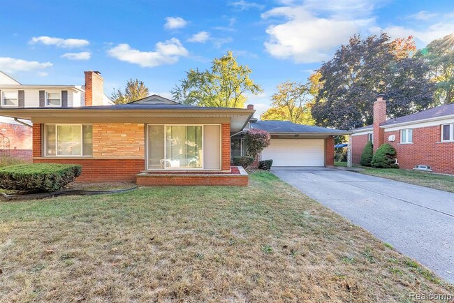 Photo - 32725 Barkley St