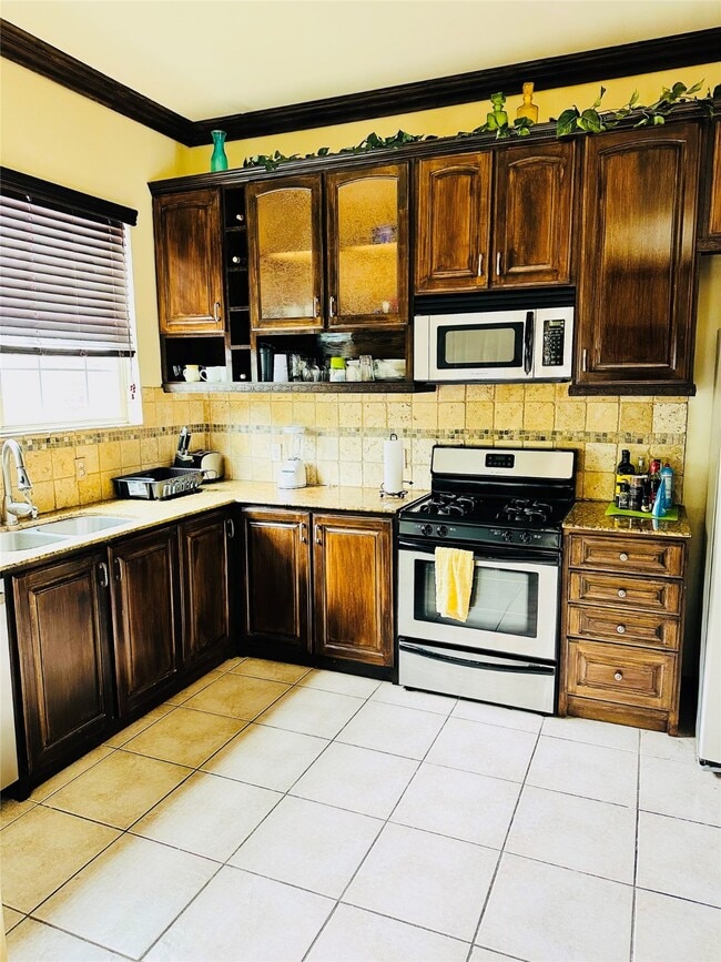 Photo - 6324 Fairdale Ln