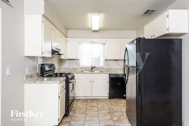 Photo - 2813 Kenyon Ave