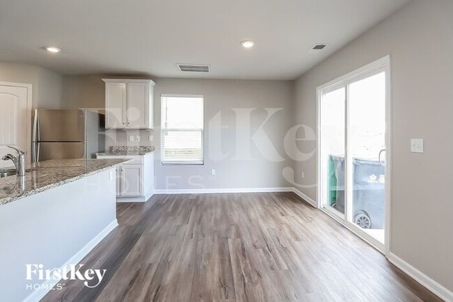 Photo - 712 Hawley St