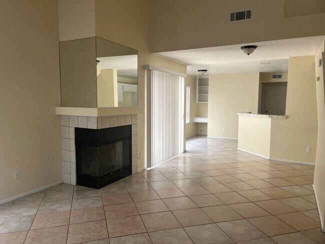 Photo - 2BD/ 3BTH TOWNHOUSE EAST PALMDALE