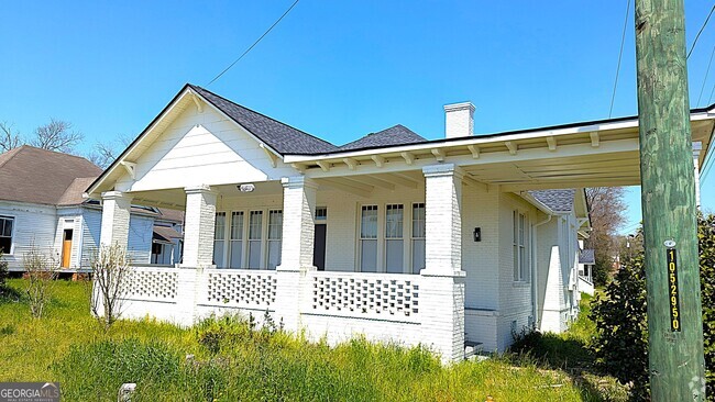 Building Photo - 1842 Jeffersonville Rd Rental