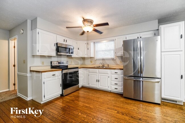 Photo - 284 Bristol Dr SW