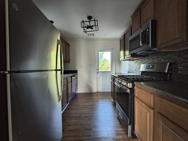 Photo - 206 S Elm St