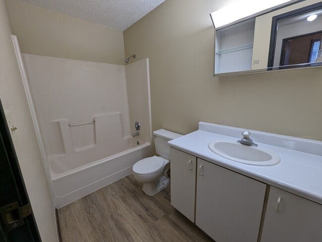 Photo - 4945 Walker Ave Unidad Apt4