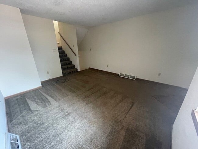 Building Photo - 3 Bedroom Townhome Close to College Avenue