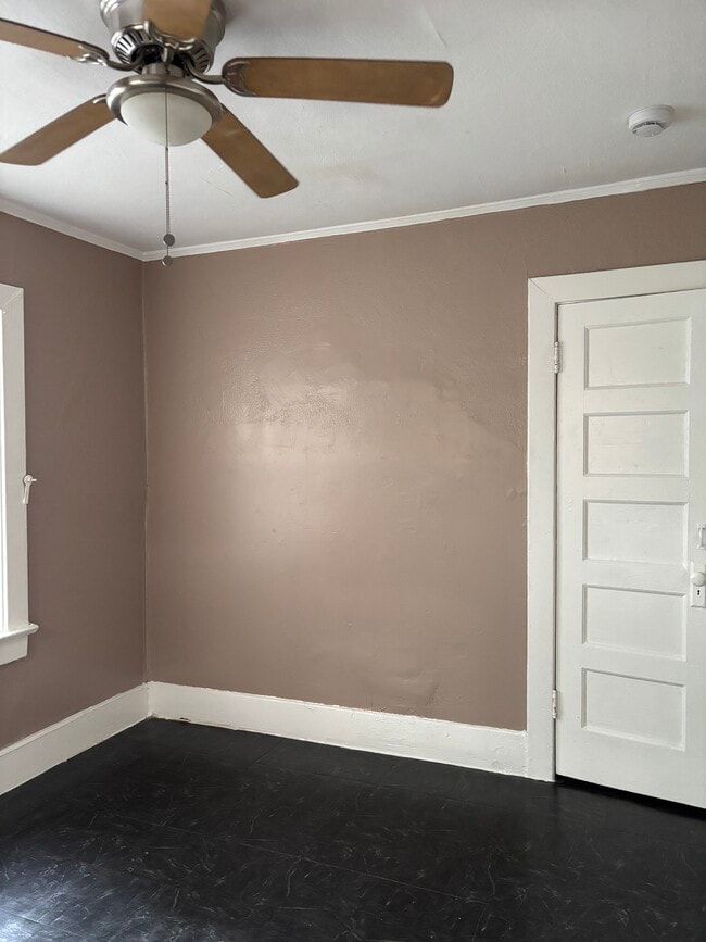 bedroom - 722 1/2 W 41st Dr