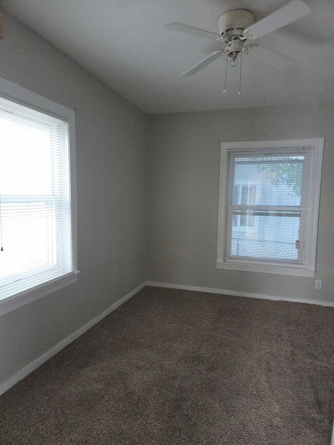 Building Photo - 1720 H St Unit 1720-B Rental