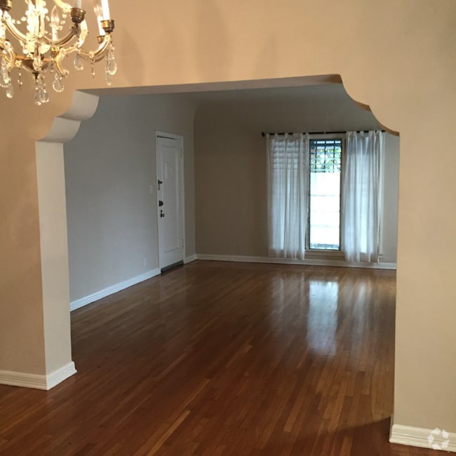 Building Photo - 414 N Orange Grove Ave Rental
