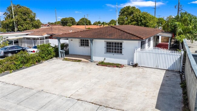 Building Photo - 361 E 39th St Unit 1