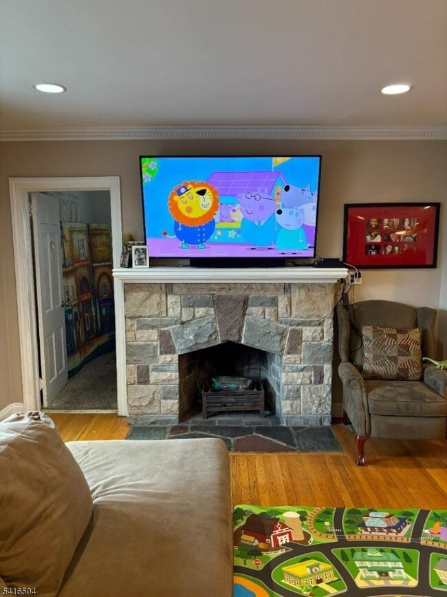 Photo - 521 Pleasant Valley Way