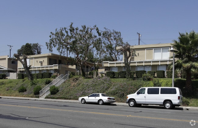 Photo - 1655-1701 West Malvern Avenue