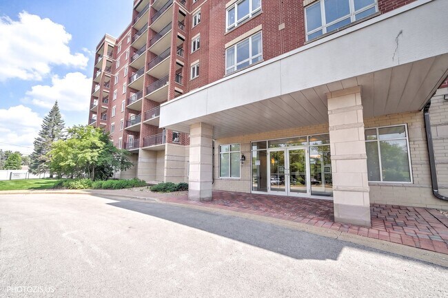 5555 N Cumberland Ave Unit 711