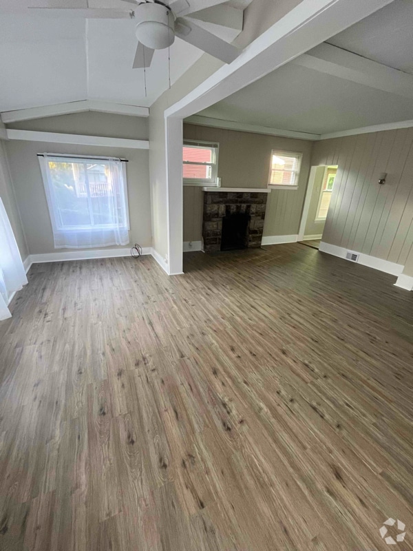 Building Photo - 2714 Locust St Rental