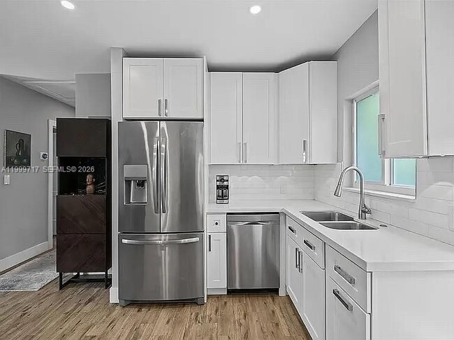 Photo - 808 NE 17th Way Unidad 2