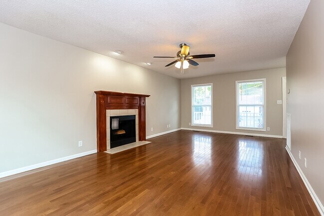 Photo - 951 Roedeer Dr