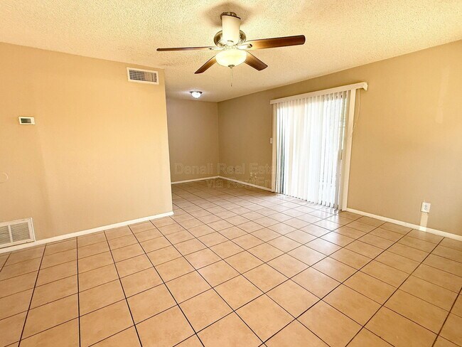Photo - 5244 W Lynwood St