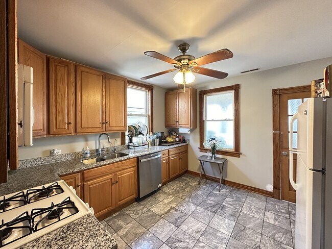 Photo - 3532 N Elston Ave Unidad J03P