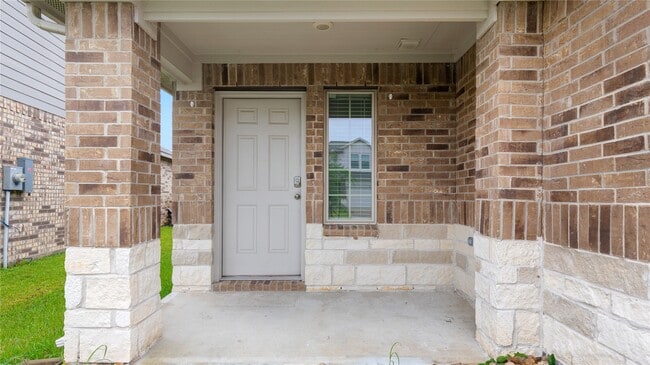 Photo - 2326 Spruce Clf Ln