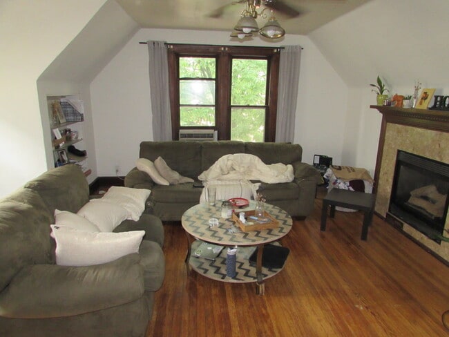 Photo - 421 W Gilman St