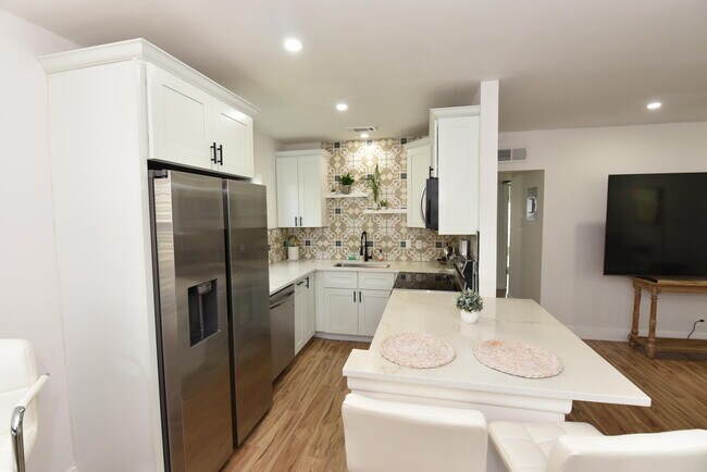 Photo - 112 Salisbury E Unidad E