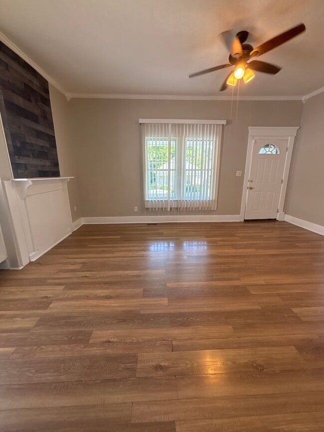 Photo - 312 W King St