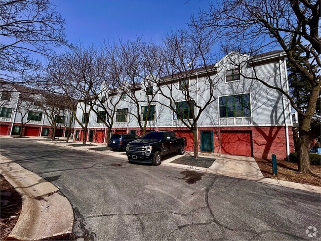 Building Photo - 4502 W Westchester Sq Unit 4502 Rental