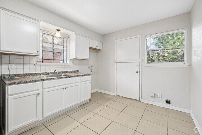 3BR, 1BA - 926SF - Dining Room