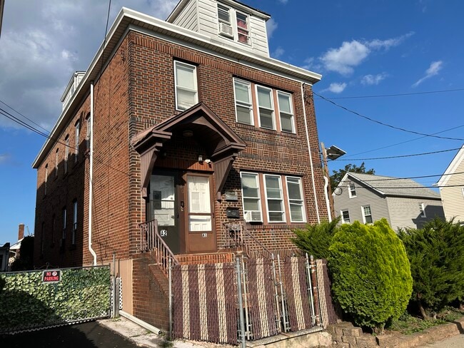 Building Photo - 580 Gregory Ave Unit 1
