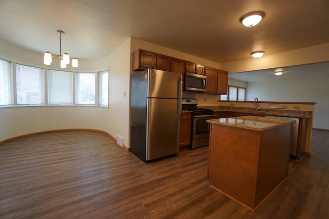 Photo - 2037 S Main St