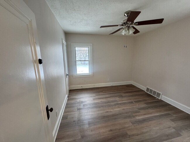 Photo - 3264 W 130th St Unidad Down