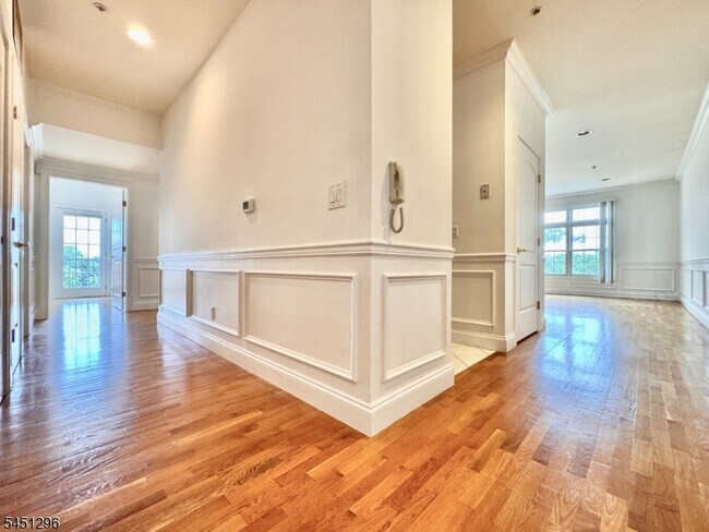 Photo - 1677 Springfield Ave Unidad 13
