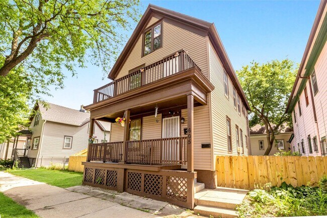 Building Photo - 605 E Wright St