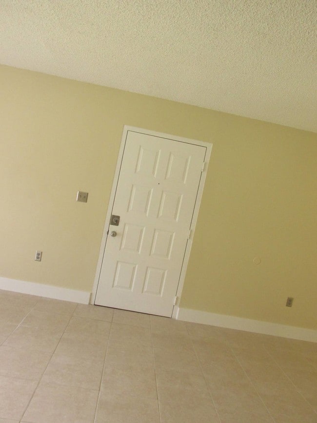 Photo - 7423 SW 152nd Ave Unidad 0