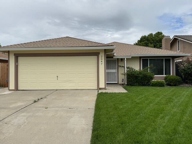 Building Photo - Four Bedroom, Two Bathroom Home For Rent