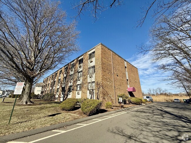 Building Photo - 1168 Main St Unit C7 Rental