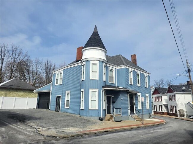 Building Photo - 438 S Maple Ave