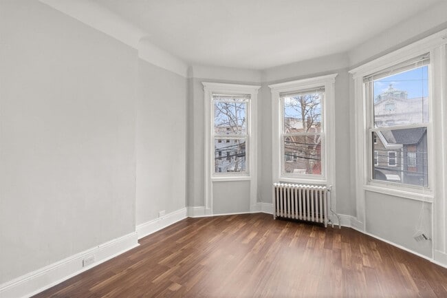 Building Photo - 78 Court House Pl Unit 2