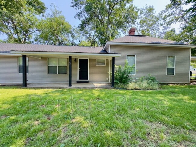 Building Photo - 302 W 8th St Rental