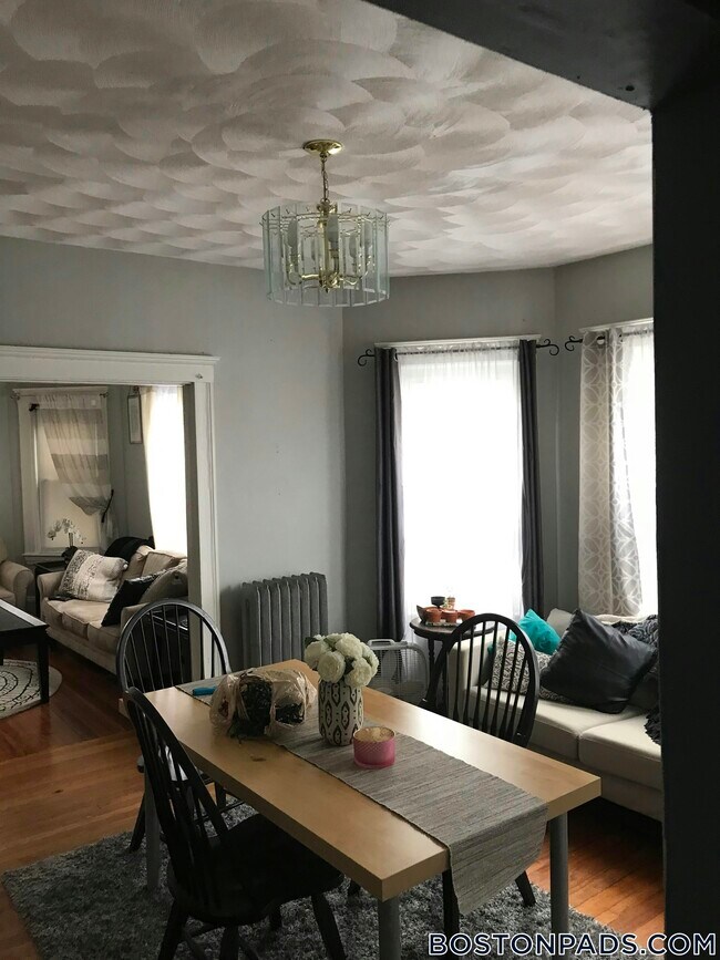 Photo - 156 Middlesex Ave Unidad B