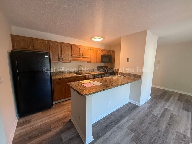 5930 W Friendly Ave Unit H