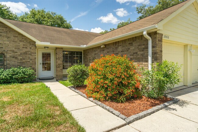 Photo - 2902 Laurelridge Dr