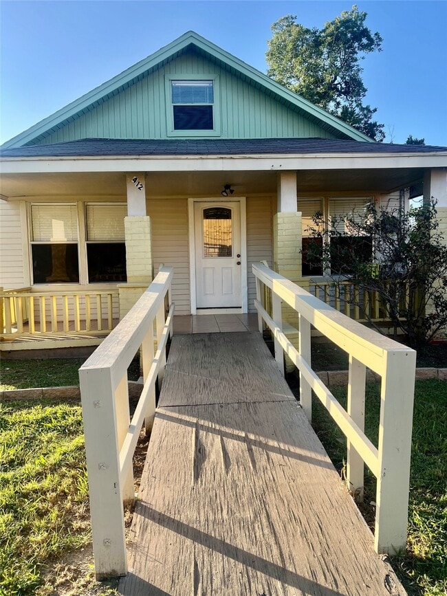 Building Photo - 412 W Nazro St Rental